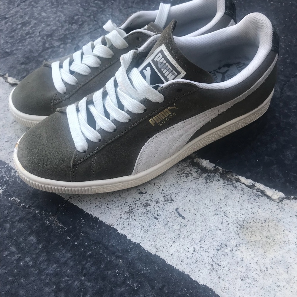 Like new pumas size 7 women